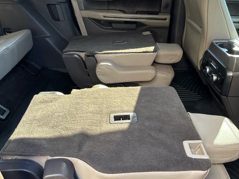 Used 2021 Ford Expedition Limited image 28