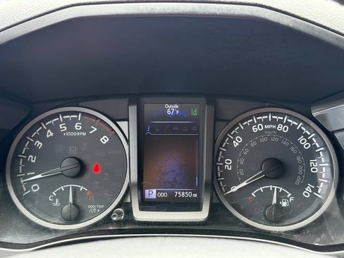 Used 2018 Toyota Tacoma TRD Off-Road AWD/4WD image 29