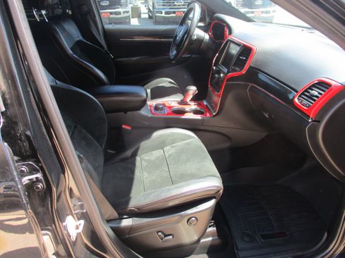 Used 2017 Jeep Grand Cherokee Trailhawk AWD/4WD image 11