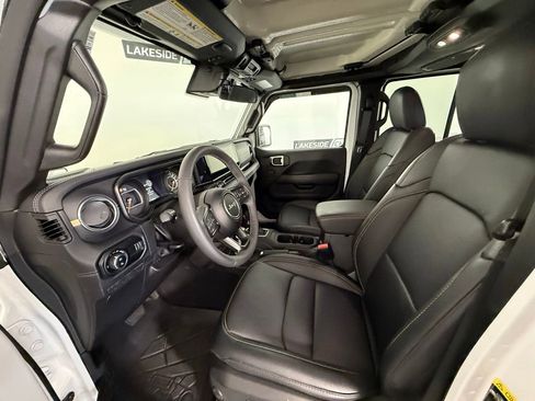 Used 2025 Jeep Gladiator Sport AWD/4WD image 15