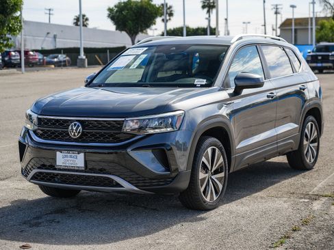 Used 2023 Volkswagen Taos SE image 6