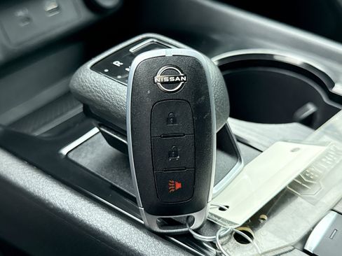 Used 2023 Nissan Rogue S AWD/4WD image 22