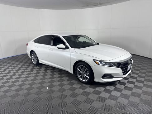 Used 2022 Honda Accord LX image 2