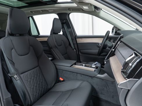 New 2026 Volvo XC90 B6 Plus w/ Protection Package Premier image 22