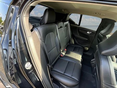 Used 2024 Volvo XC40 B5 Core AWD/4WD image 23