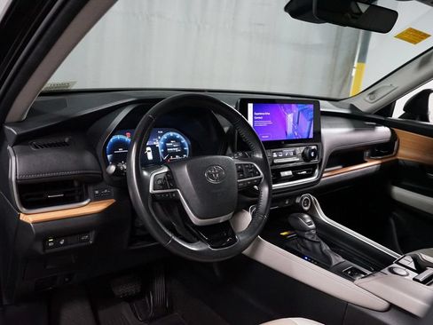 Certified 2024 Toyota Grand Highlander AWD image 11