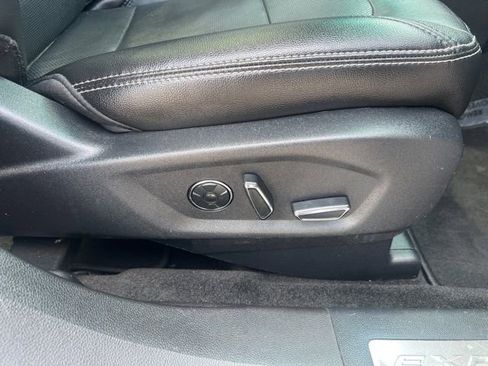 Used 2017 Ford Explorer Limited w/ Equipment Group 301A FWD image 12