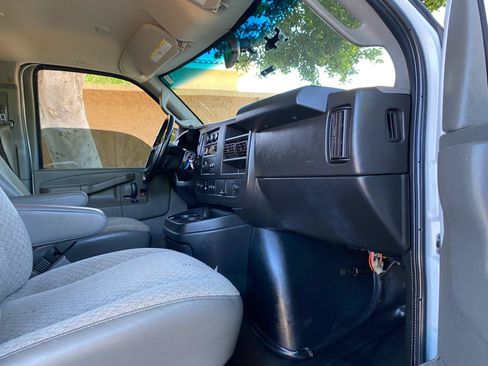 Used 2022 Chevrolet Express 2500 w/ Enhanced Convenience Package RWD image 38