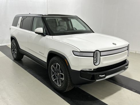 Used 2024 Rivian R1S Adventure AWD/4WD image 7