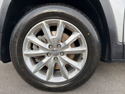 Used 2016 Jeep Cherokee Limited image 14