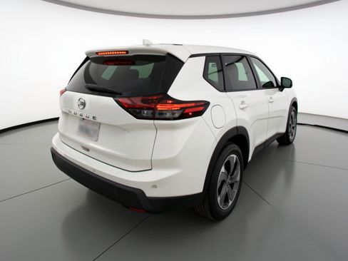 Used 2025 Nissan Rogue SV FWD image 9