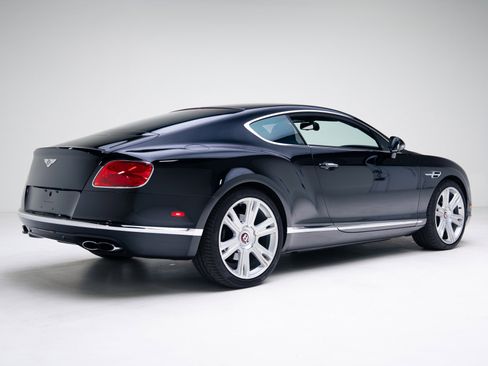 Used 2017 Bentley Continental GT image 25