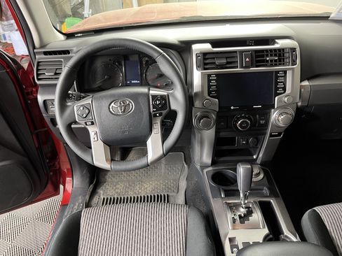 Used 2024 Toyota 4Runner SR5 AWD/4WD image 9