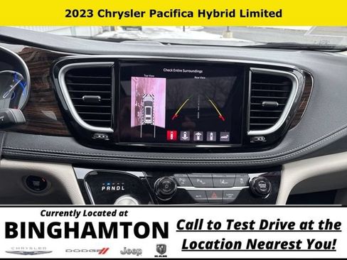 Used 2023 Chrysler Pacifica Limited FWD image 10