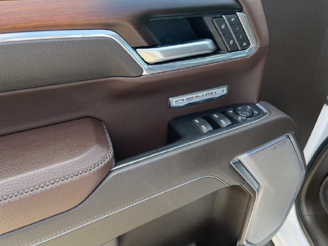 Used 2025 GMC Sierra 1500 Denali AWD/4WD image 11