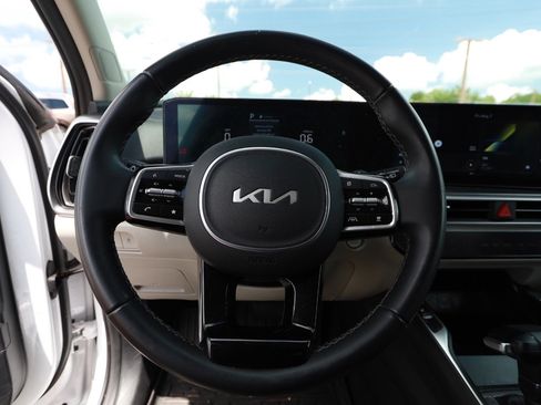 Used 2025 Kia Sorento S w/ Panoramic Sunroof Package FWD image 9