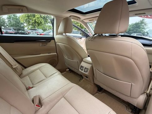Used 2015 Lexus ES 350 w/ Luxury Package FWD image 12
