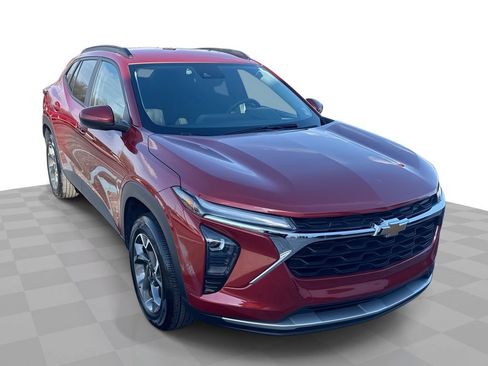 Certified 2024 Chevrolet Trax LT w/ Driver Confidence Package image 1