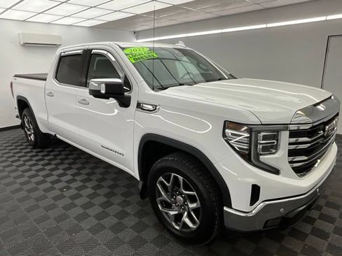 Used 2022 GMC Sierra 1500 SLT w/ SLT Convenience Package AWD/4WD image 3