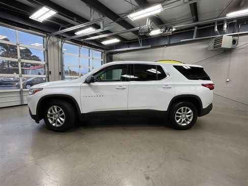 Used 2018 Chevrolet Traverse LS image 2