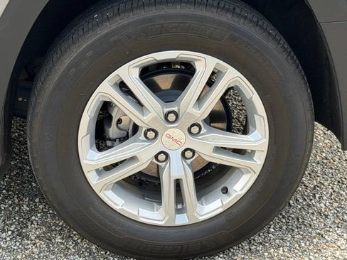 Used 2024 GMC Terrain SLE FWD image 10