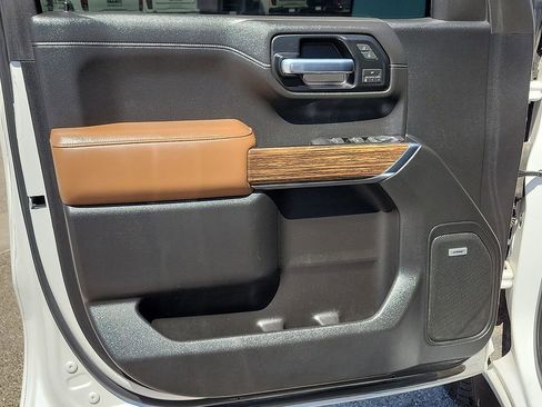 Used 2019 Chevrolet Silverado 1500 High Country w/ Technology Package AWD/4WD image 18