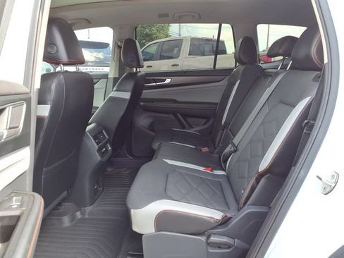 Used 2024 Volkswagen Atlas Peak Edition SE AWD/4WD image 16