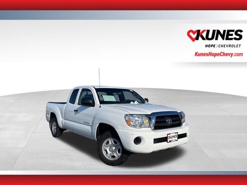 Used 2005 Toyota Tacoma Base image 1