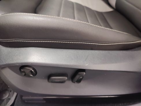 Used 2024 Volkswagen Taos SEL image 16