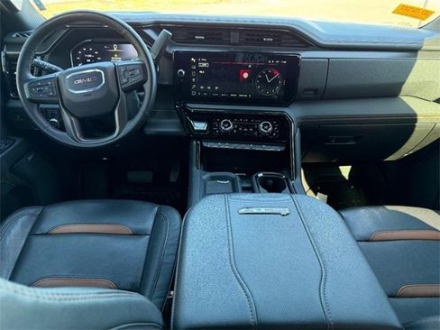 Used 2024 GMC Sierra 2500 AT4 image 8