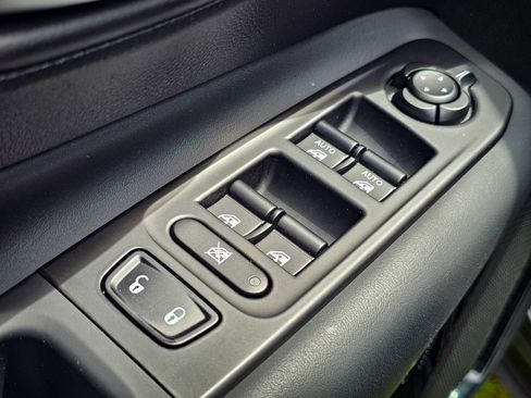 Certified 2022 Jeep Renegade Altitude w/ Convenience Group AWD/4WD image 10