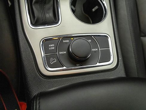 Used 2022 Jeep Grand Cherokee Limited image 29