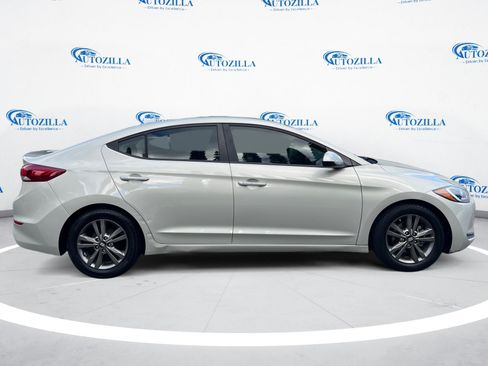 Used 2017 Hyundai Elantra SE FWD image 6