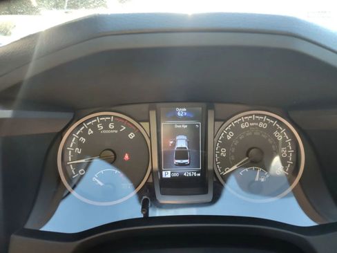 Used 2023 Toyota Tacoma TRD Off-Road w/ Technology Package AWD/4WD image 9