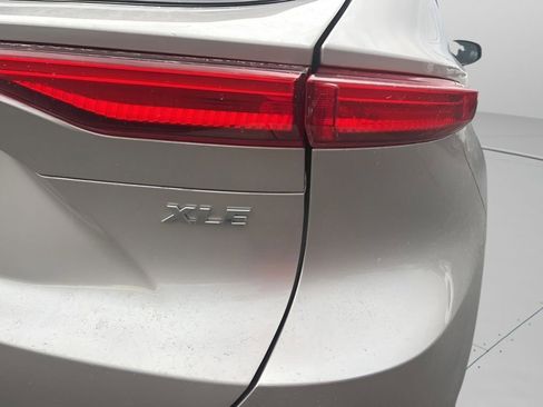 Used 2024 Toyota Venza XLE image 14