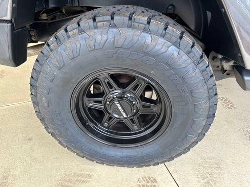 Used 2018 Jeep Wrangler Unlimited Sahara w/ Connectivity Group AWD/4WD image 34