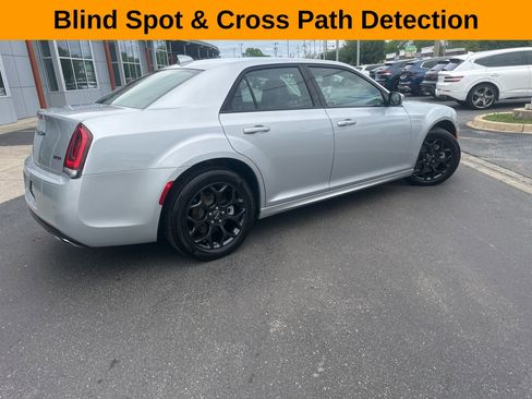 Used 2023 Chrysler 300 Touring L w/ Comfort Group AWD/4WD image 2