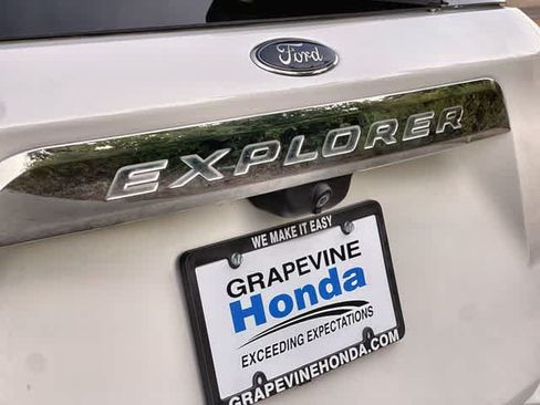 Used 2022 Ford Explorer XLT w/ Equipment Group 202A RWD image 8