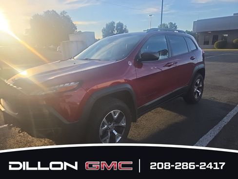 Used 2016 Jeep Cherokee Trailhawk w/ Leather Interior Group AWD/4WD image 3