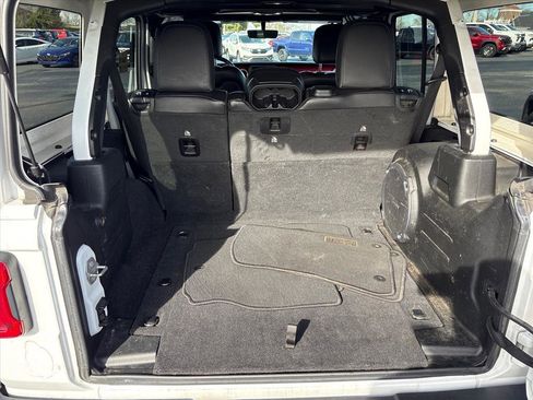 Used 2021 Jeep Wrangler Unlimited Rubicon image 30