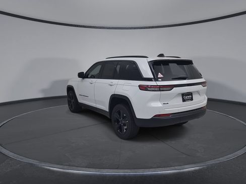 New 2026 Jeep Grand Cherokee Limited w/ Limited Altitude Package AWD/4WD image 10
