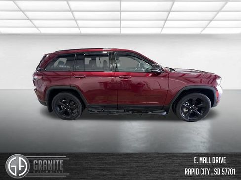 Used 2025 Jeep Grand Cherokee Limited w/ Black Appearance Package AWD/4WD image 7
