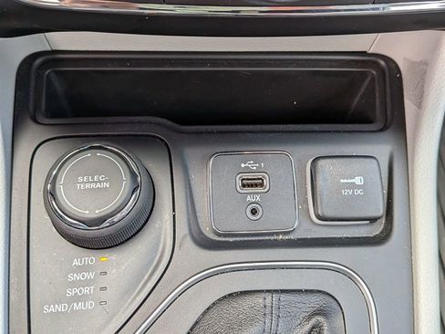 Used 2022 Jeep Cherokee Latitude Lux AWD/4WD image 32