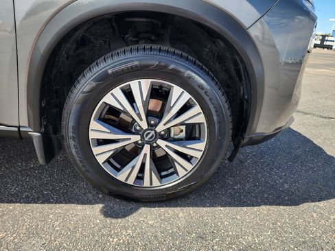 Used 2022 Nissan Rogue SV image 10