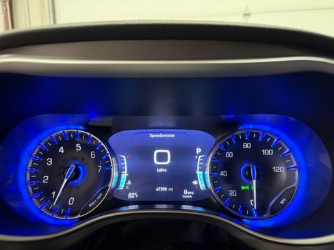 Used 2024 Chrysler Pacifica Touring-L FWD image 20