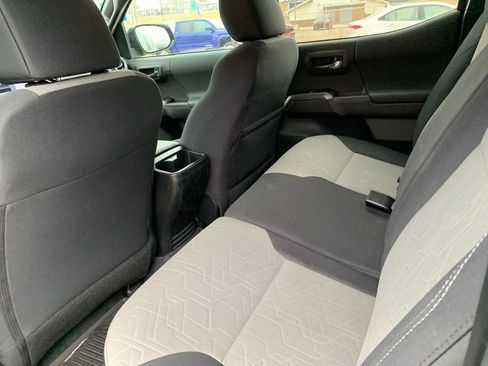 Used 2022 Toyota Tacoma TRD Sport image 14