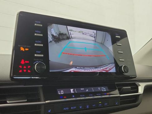Used 2024 Toyota Sienna XLE FWD image 28