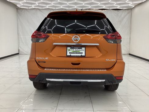 Used 2018 Nissan Rogue SL w/ Premium Package AWD/4WD image 10