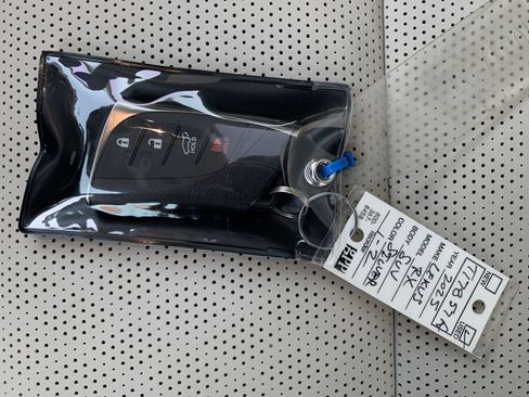 Used 2025 Lexus RX 450h AWD w/ Luxury Package image 37