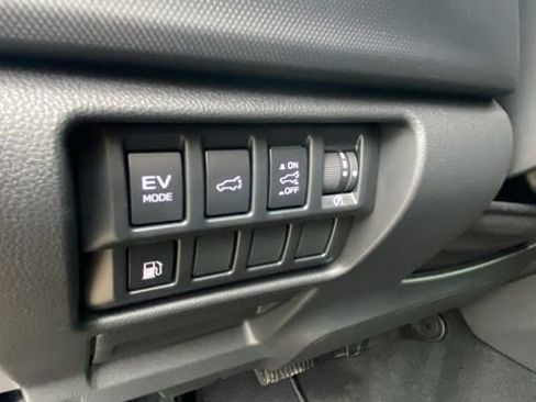 Used 2025 Subaru Forester Limited image 21